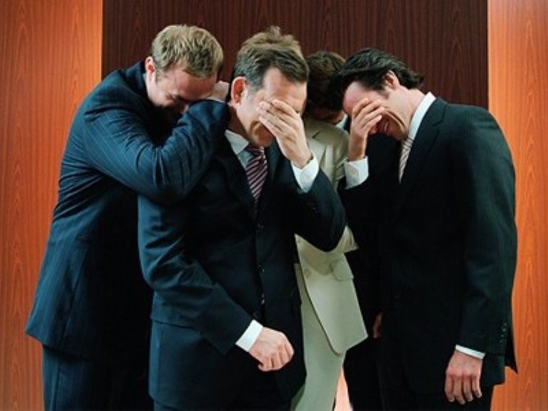 Средние зарплаты чиновников за год выросли до 111,3 тысячи рублей